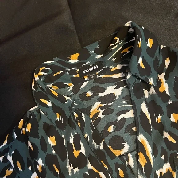EXPRESS Forest Green Black and Gold Cheetah Button Up Shirt - Picture 4 of 4